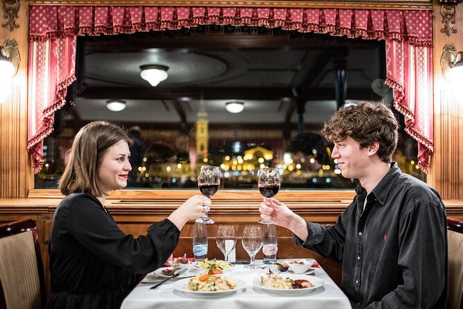 10PM Budapest Danube Cruise with Live Music & Food or Drinks - Buffet dinner pacing: enjoy the food without missing the best light