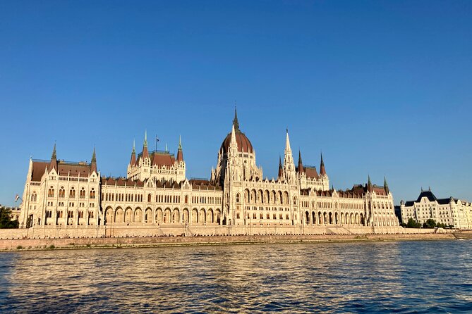8-hour private Budapest city tour by car / minivan - How the private 8-hour car format saves your legs (and your time)