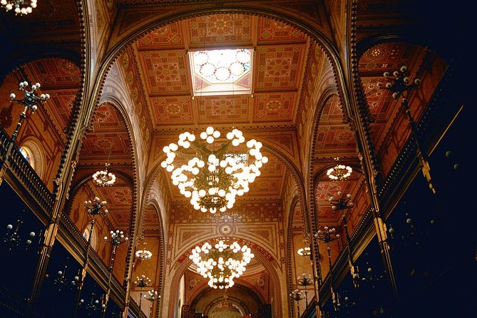 A Journey through Jewish Budapest - Walking Tour - Status Quo Ante and Rumbach Street: how different streams shaped community life