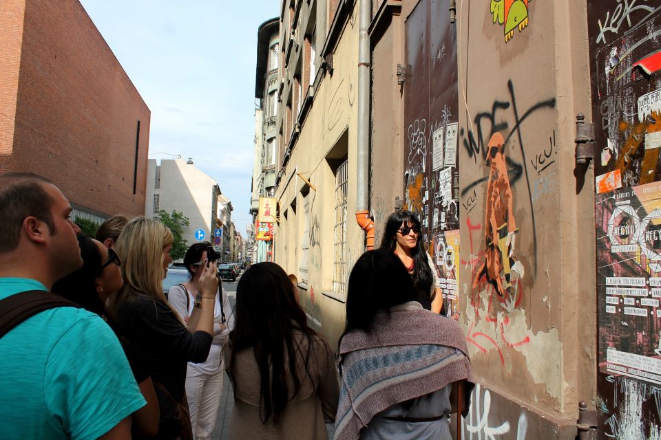 Alternative Budapest Walking Tour - The small-group setup: why the answers feel tailored