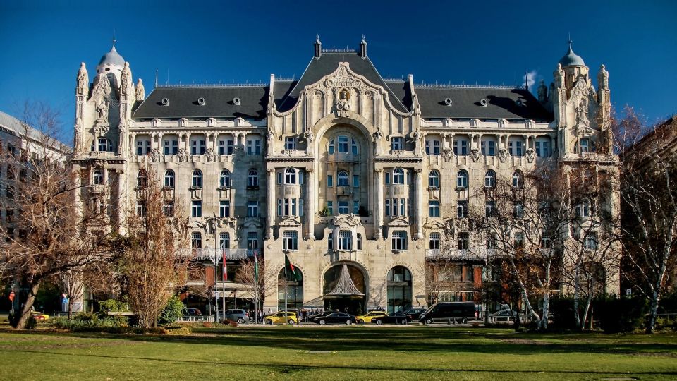 Art Nouveau Tour in Budapest: 3-Hour Private Tour - Why Budapest Didn’t Grow Like Other Cities: The Skyscraper Question