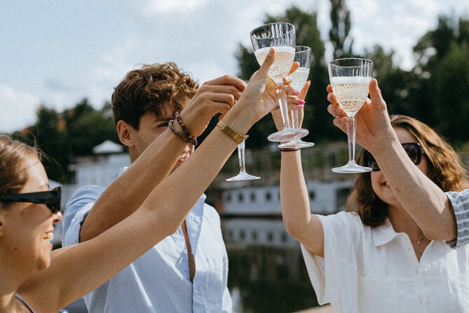 Bottomless Brunch and Cruise with Prosecco in Budapest - Gróf Széchényi brunch: what it actually feels like on the water