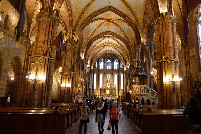 Buda Castle Walking Tour with Matthias church entry, Cake&Coffee - Getting There: Clark Ádám tér and a Smooth Start