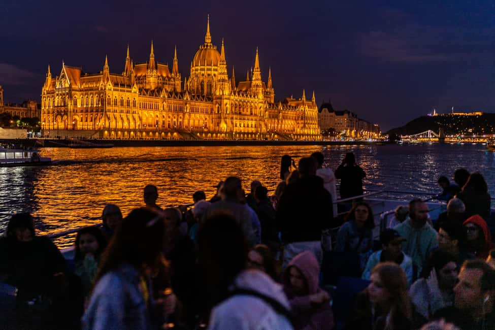 Budapest: 1-Hour Evening Sightseeing Cruise with Drink - Key Things You’ll Want to Know