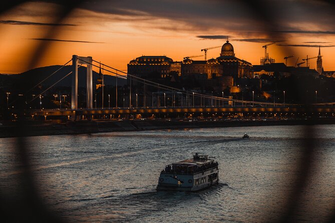 Budapest: 1-Hour Highlights Cruise with Welcome Drink - Price and Value: Why $18.62 Works for Short-Cruise Lovers