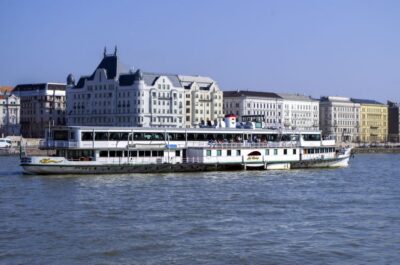 Budapest: 1 hr Sunshine Booze Cruise with Prosecco - Price and drink value: what $16 really buys you
