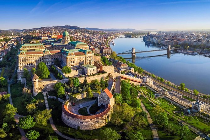Budapest: 3-Hour Live-guided Bus Tour and 1-hour River Cruise - Fisherman’s Bastion and the Castle-area walk: the view part delivers