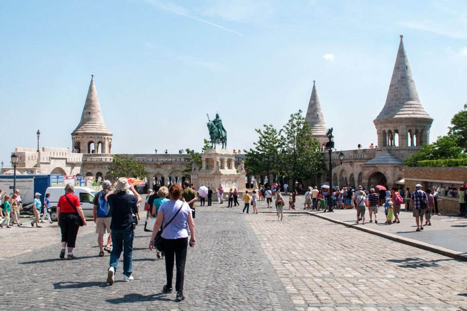 Budapest: 3-Hour Live Guided Sightseeing Tour - Key highlights you’ll actually feel in 3 hours