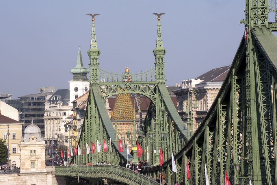 Budapest: 3-Hour Live Guided Sightseeing Tour - Elizabeth Bridge crossing: Budapest’s best “in motion” photos