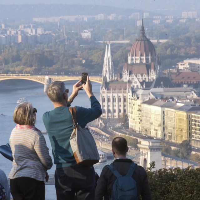 Budapest: 3-Hour Live Guided Sightseeing Tour - Pest side stops: Market Hall and the synagogue area, plus a city-park beat