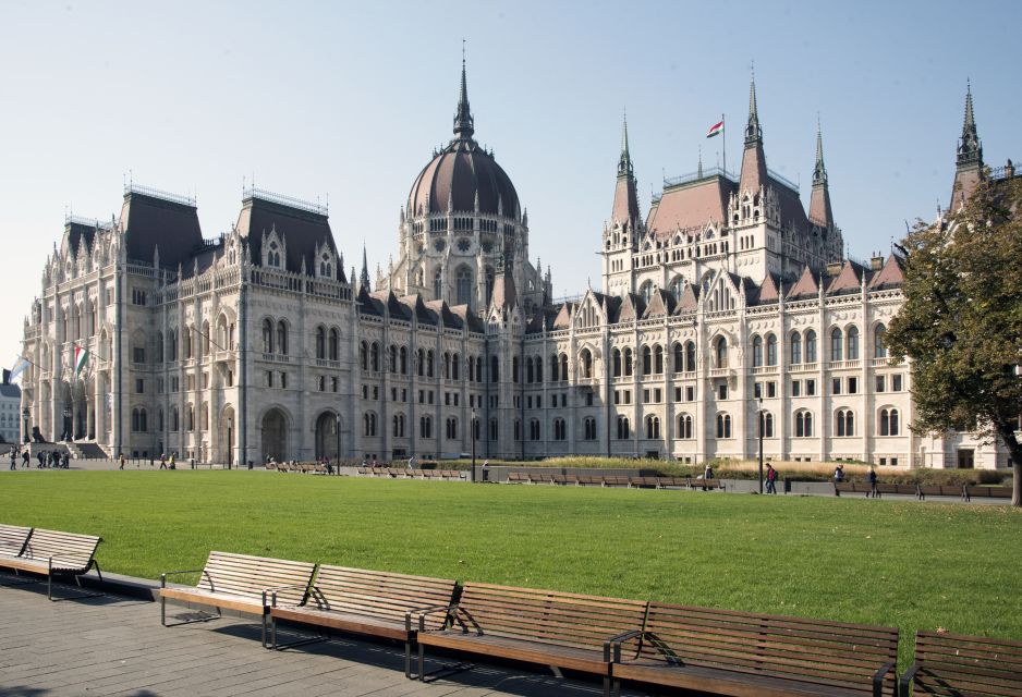 Budapest 3-Hour Private Walking Tour with Route Options - Jewish Quarter Focus: Synagogue, Jewish Museum, Cemetery, and Raoul Wallenberg Memorial Park