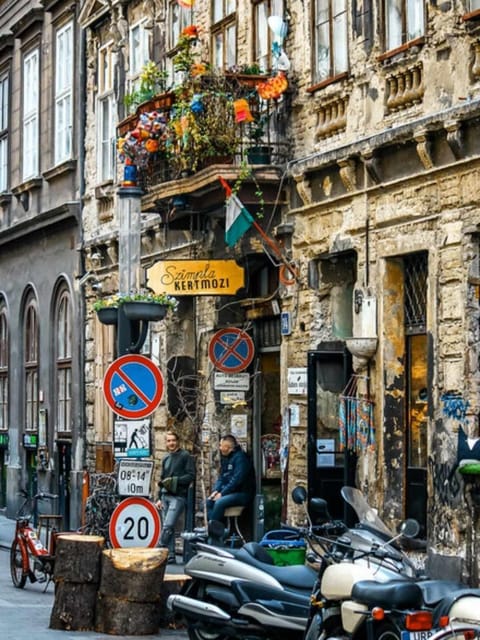 Budapest: Alternative Street Art & Jewish Tour - The Tour Tone: Guides Like Burak and Zsanett Make It Personal