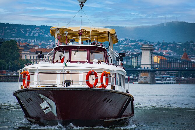 Budapest Audio Guide Cruise with Day, Sunset and Night Options - One hour, many landmarks: what the timing really gives you