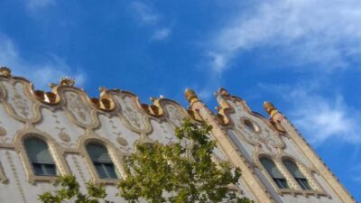 Budapest: Best of Downtown and Jewish Quarter Tour - Parliament Building: the big landmark stop that frames the whole story