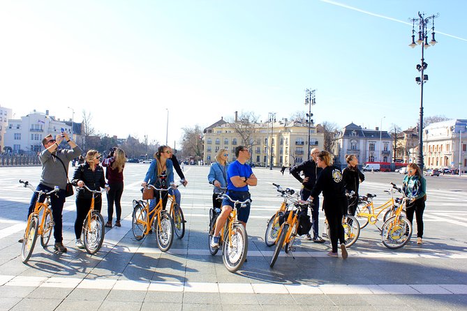 Budapest Bike Tour - Szechenyi Lánchíd and the Buda Castle view: the river does the heavy lifting