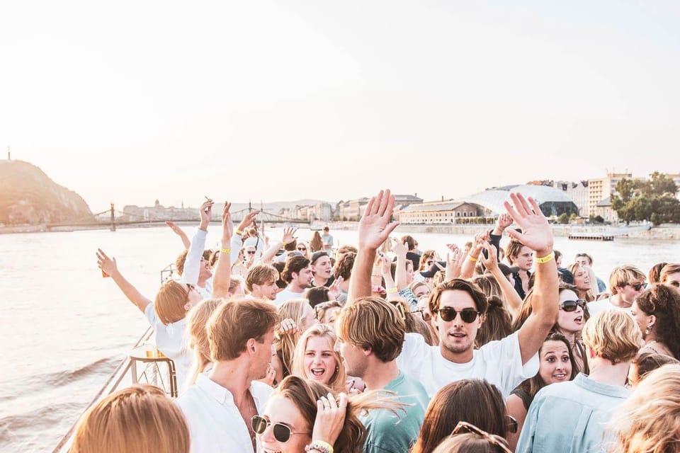 Budapest: Boat Party with option of Unlimited Drinks - Key highlights to know before you go