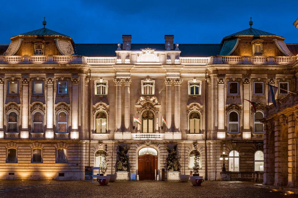 Budapest: Buda Castle Walk with Saint Stephen's Hall - St. Stephen’s Hall: the restoration you came for