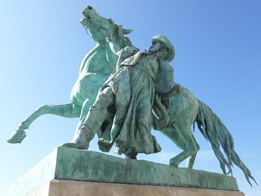 Budapest: Buda Castle Walking Tour & Folk Music Performance - Royal Buda Palace: where King Matthias history becomes concrete