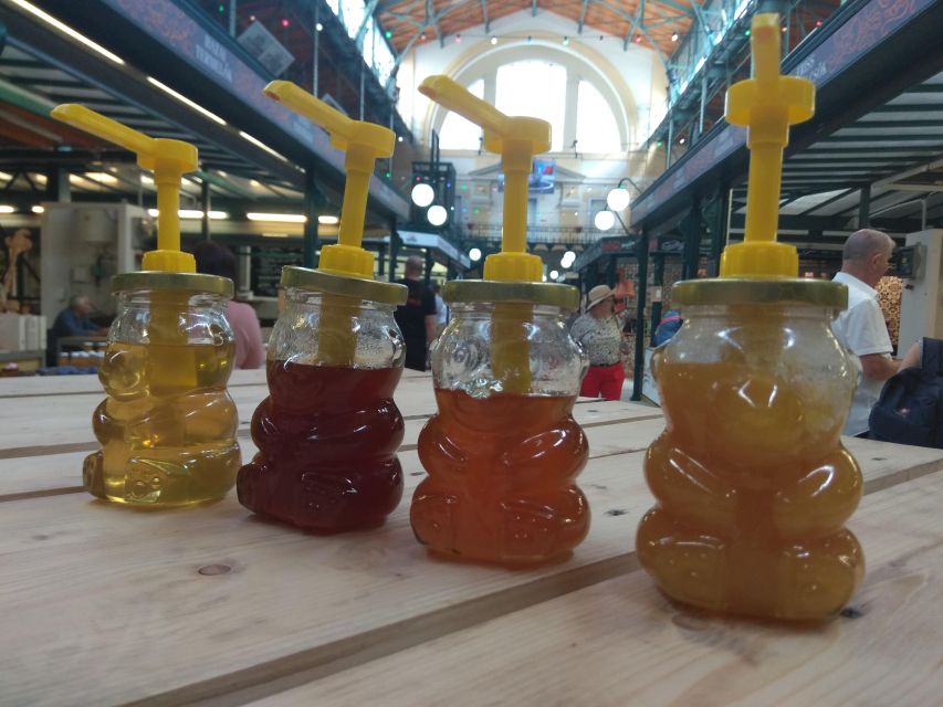 Budapest: Central Market Hall Guided Food Tour with Tastings - Wine regions, pálinka, and fröccs: the Hungarian drinking code