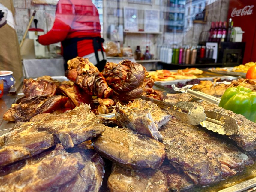 Budapest: Christmas Market Guided Walking Tour with Tastings - Key points that matter