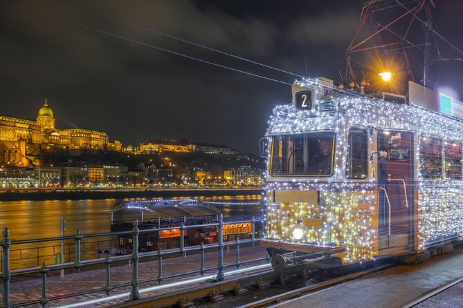 Budapest Christmas Market Tour with Basilica visit & Chimney cake - 4:30 pm start: why the timing matters in Budapest