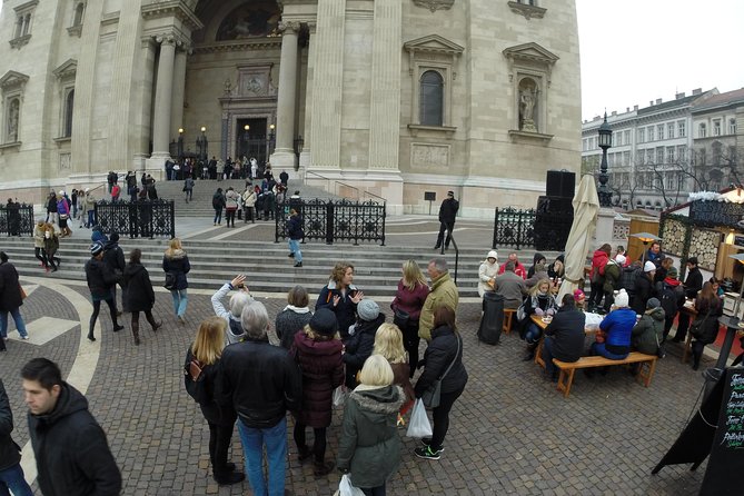 Budapest Christmas Walking Tour & Entry to St Stephen's Basilica - A 3:00 pm Christmas walk that strings markets and monuments together