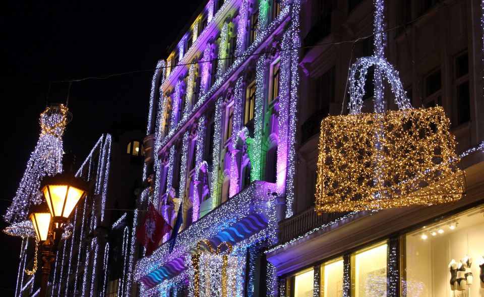 Budapest Christmas Walking Tour w Entry to Basilica - St. Stephen’s Basilica: Skip the Line, Then See the Holy Right Relic