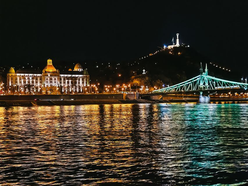 Budapest: City Highlights Cruise with Welcome Drink - Night cruise timing: when the lights come on and why you should care