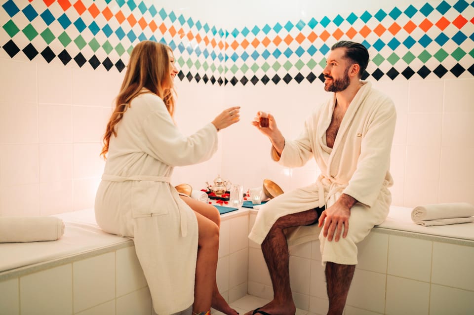 Budapest: Couple Holistic Swedish Massage with Jacuzzi Time - Four pools at different temperatures plus jacuzzi time for up to 10