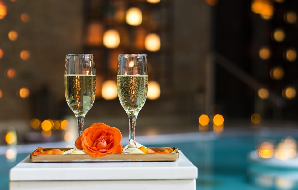 Budapest: Couple Holistic Swedish Massage with Jacuzzi Time - Who should book this couples massage and jacuzzi package?