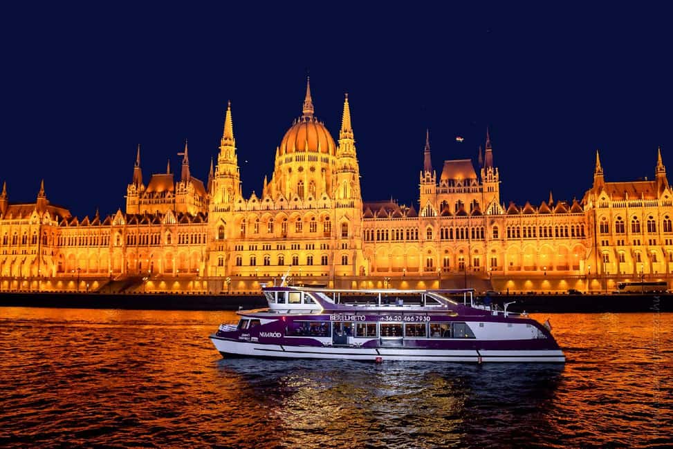 Budapest: Danube Cruise with Folk Dancing and Drinks - Getting the best views and the best sightlines