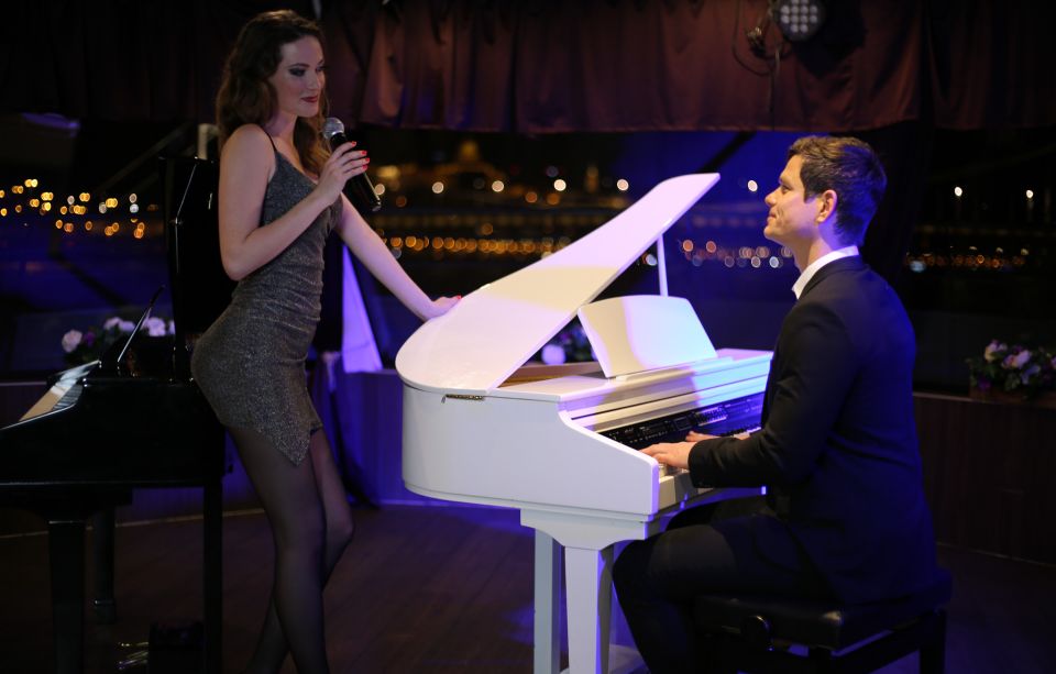 Budapest: Danube Drink and Piano Show - Drinks included: the included cocktails, alcohol-free option, and pacing