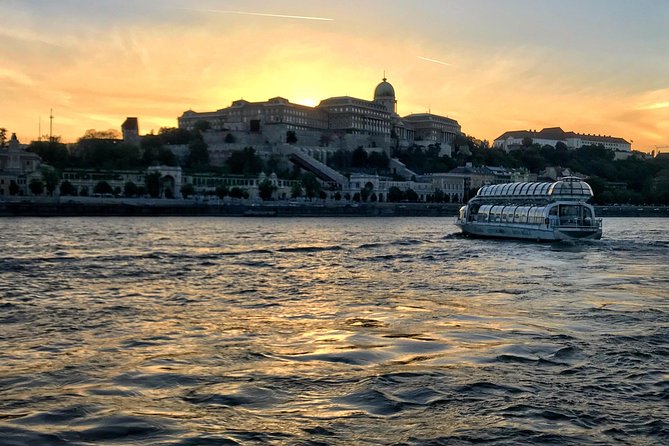 Budapest Danube River Candlelit Dinner Cruise with Live Music - Dinner on board: how the 4 courses play with the river views