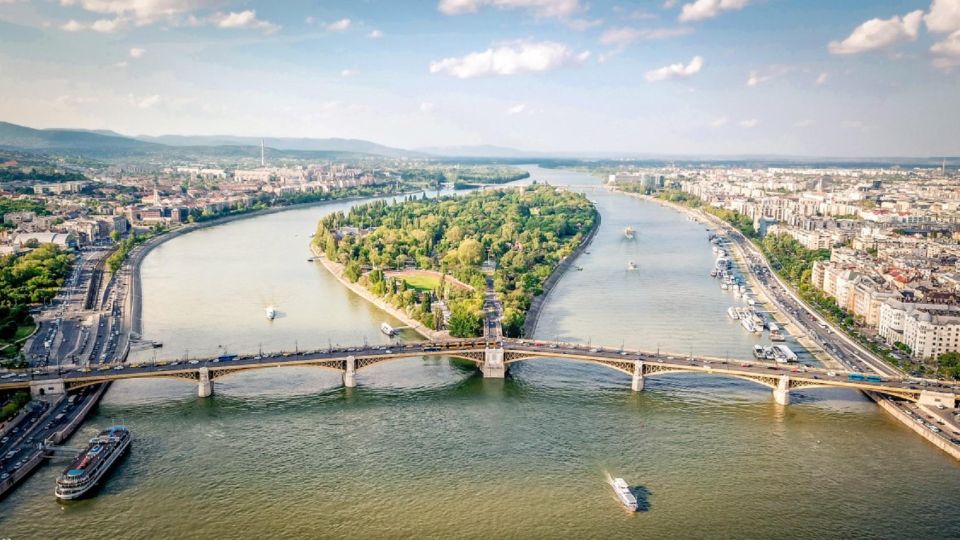 Budapest: Day or Night River Cruise on Panoramic Boat - Photo-Friendly Views From an Open-Air Panorama Deck
