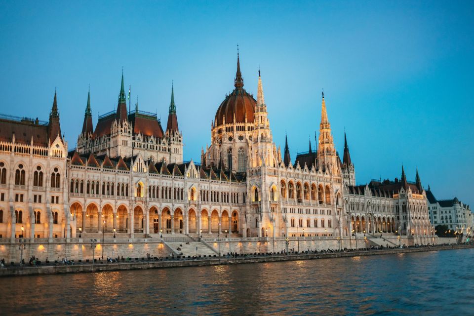 Budapest: Dinner Cruise with Live Music and Folk Dance Show - From Parliament to the Citadella: where you’ll point your camera