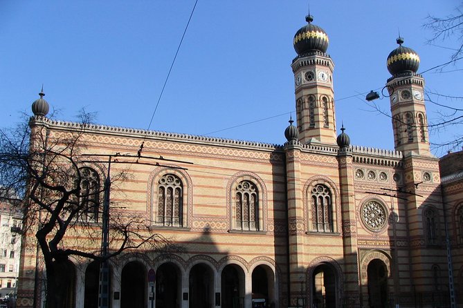 Budapest Dohany, Heroes', Rumbach synagogues & Jewish Ghetto Tour - Királ y Street and Gozsdu Udvar: Connecting ghetto history to daily life
