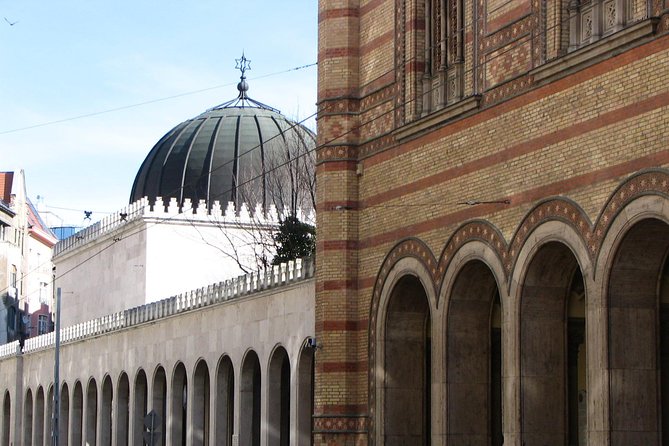 Budapest Dohany, Heroes', Rumbach synagogues & Jewish Ghetto Tour - Dob Street and Kazinczy Street: Orthodox life and Secession architecture