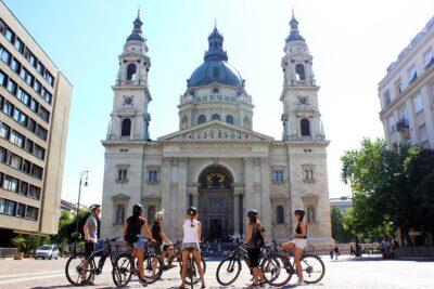 Budapest E-bike Tour - Meeting at Yellow Zebra and setting up for a smooth ride