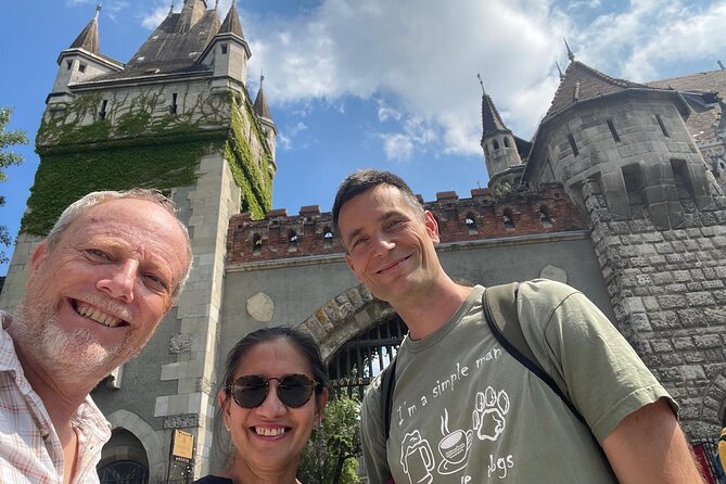 Budapest Essential Walk&Food tasting - Heroes’ Square and City Park: architecture lessons plus a ride on the Millennium Underground