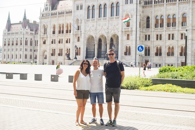 Budapest Essential Walk&Food tasting - Széchenyi Baths area and St. Stephen’s Basilica: from thermal culture to Catholic Hungary