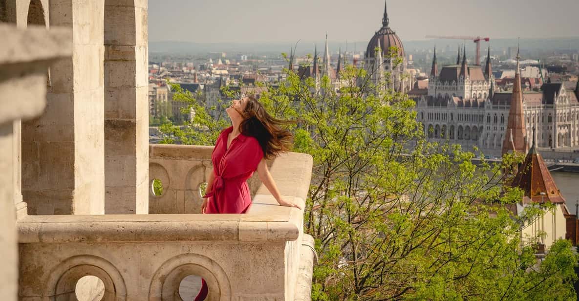 Budapest: Fast Private Photoshoot at Fisherman's Bastion - A real photographer’s job: posing guidance that looks natural