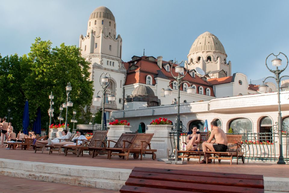 Budapest: Full-Day Gellért Spa Ticket - Your best soaking strategy: mix pool temperatures