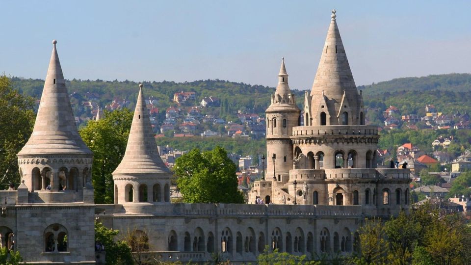 Budapest Full-Day Private Guide Services - Guides and languages: what you can expect from the human part