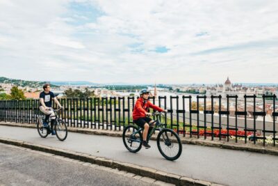 Budapest: Grand Sightseeing Bike Tour - Meeting at Stasher and getting rolling without the headache