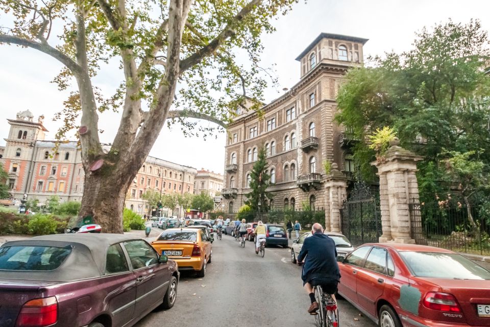 Budapest: Guided City Discovery Bike Tour - Back Toward the Basilica: Old Streets, War Scars, and the Great Synagogue