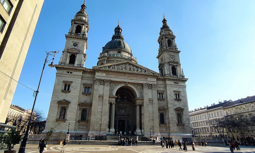 Budapest: Guided City Walking Tour in Buda and Pest - Meeting at Szent István tér by California Coffee