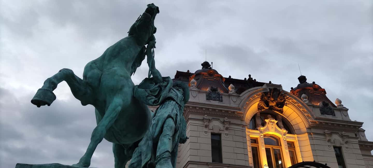Budapest: Guided City Walking Tour in Buda and Pest - Price and Value: Is $34 a Smart Deal?