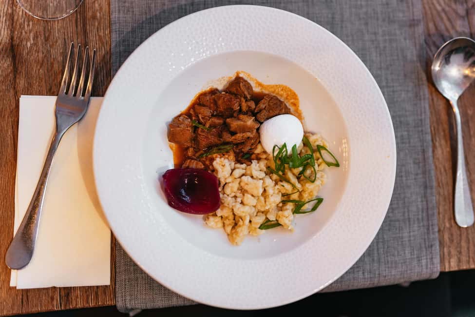 Budapest: Guided Foodie Walking Tour with Food and Drinks - Entering the Kazinczy Street Synagogue: Where the Food Story Starts