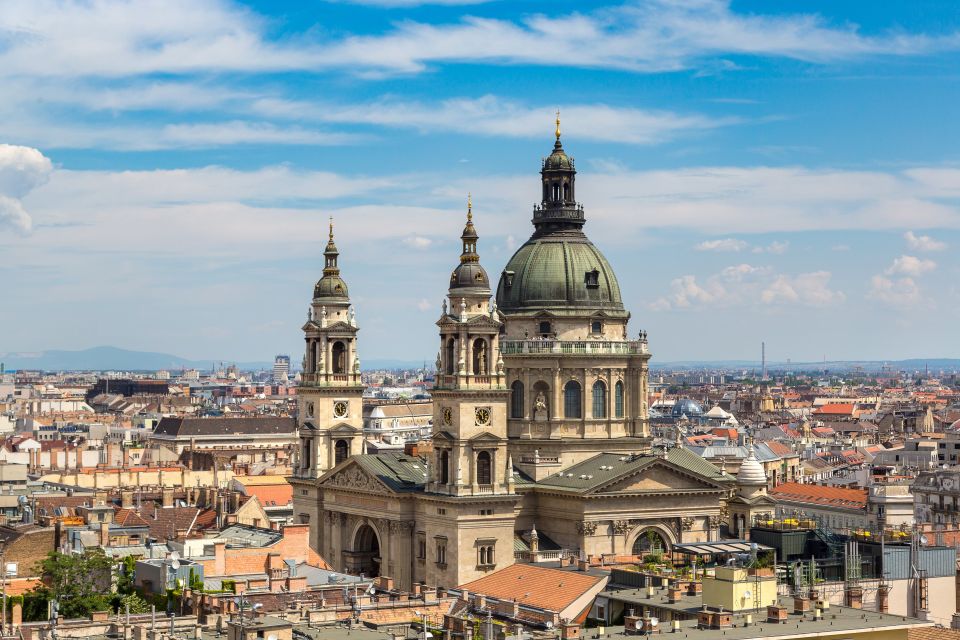 Budapest: Guided Walking Tour of Pest - Hungarian Parliament and Liberty Square: the big power block of Pest