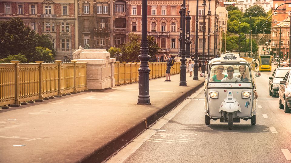 Budapest: Half-Day Exclusive Highlights Private Tour - Panoramas, wind-in-your-hair views, and photo-friendly stops